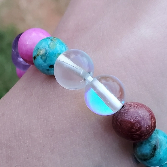 Jade, Amethyst, Hematite, Qtz & Wood Bead Bracelet - Picture 2 of 3